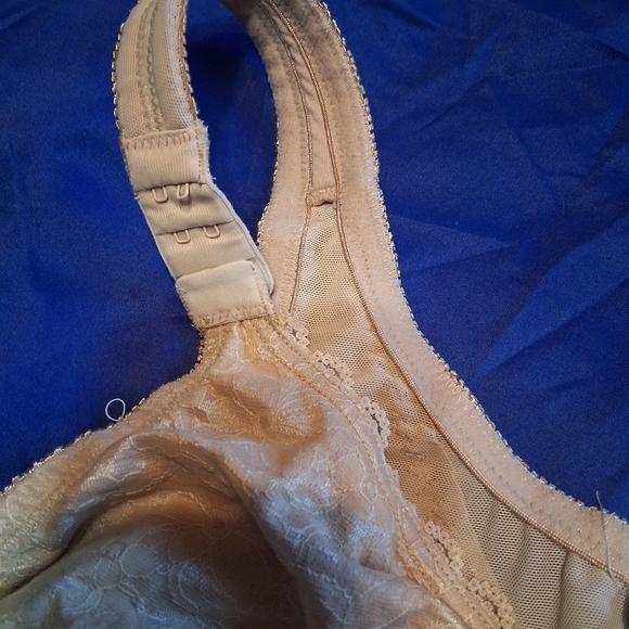 👙Comfortview Cream Floral Lace Bra - Picture 3 of 10